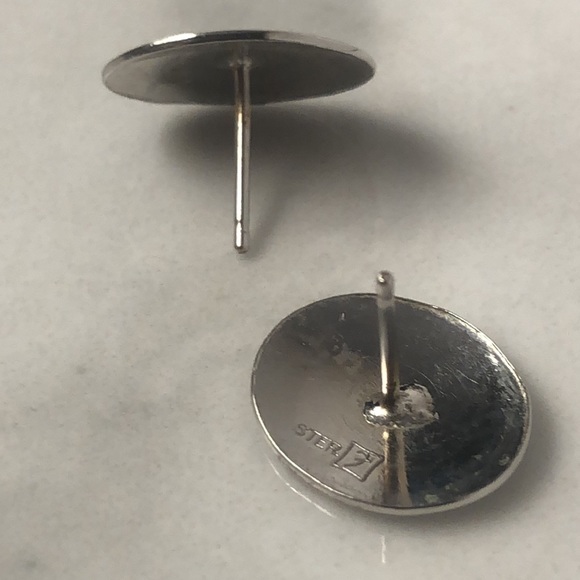 Flower sterling silver stud earrings - Picture 2 of 3